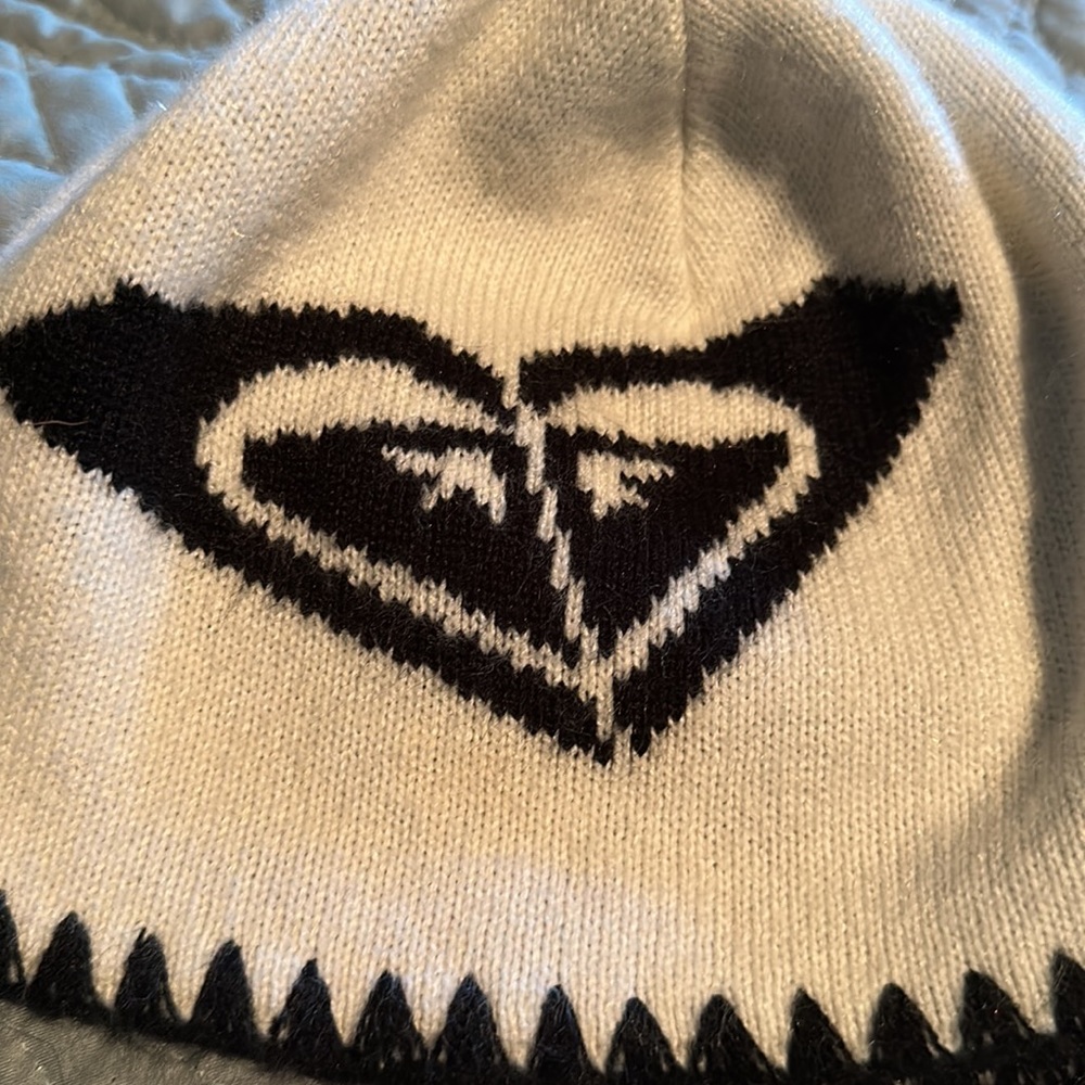 Two Roxy beanies - Picture 4 of 5